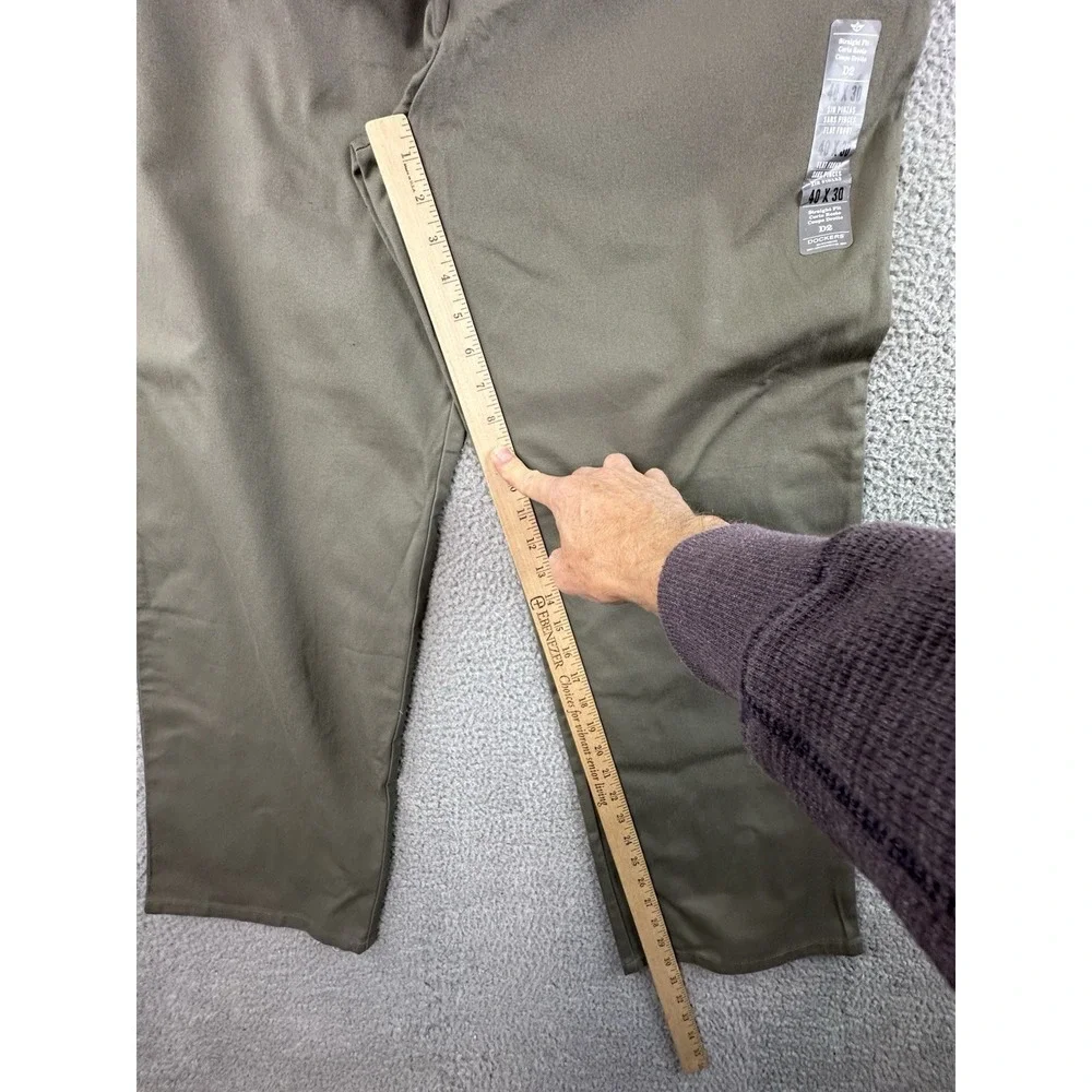 Dockers D2 Signature Khaki Pants 40x30 Olive Flat Straight Fit NWT